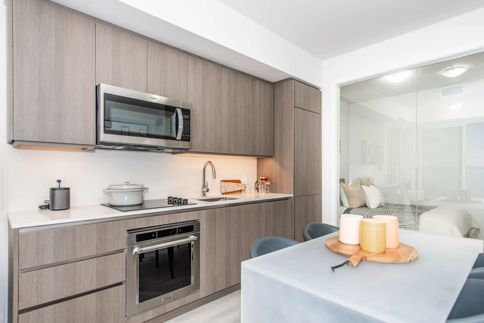 Home high resolution 1920 x 1282 3